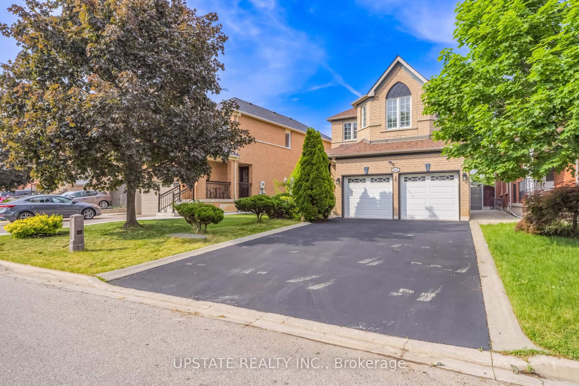 Photo 2 of 6445 Valiant Heights, Mississauga, Meadowvale Village — HOMEH