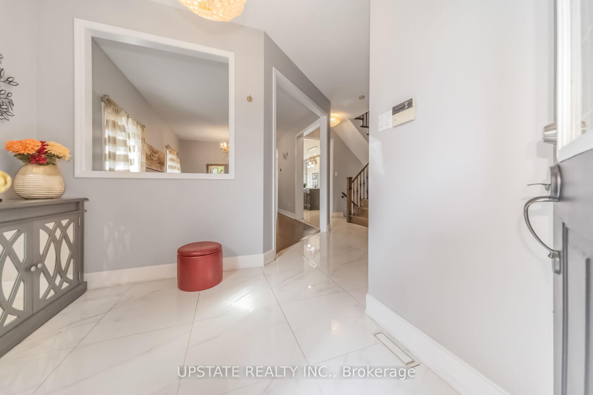 Photo 4 of 6445 Valiant Heights, Mississauga, Meadowvale Village — HOMEH