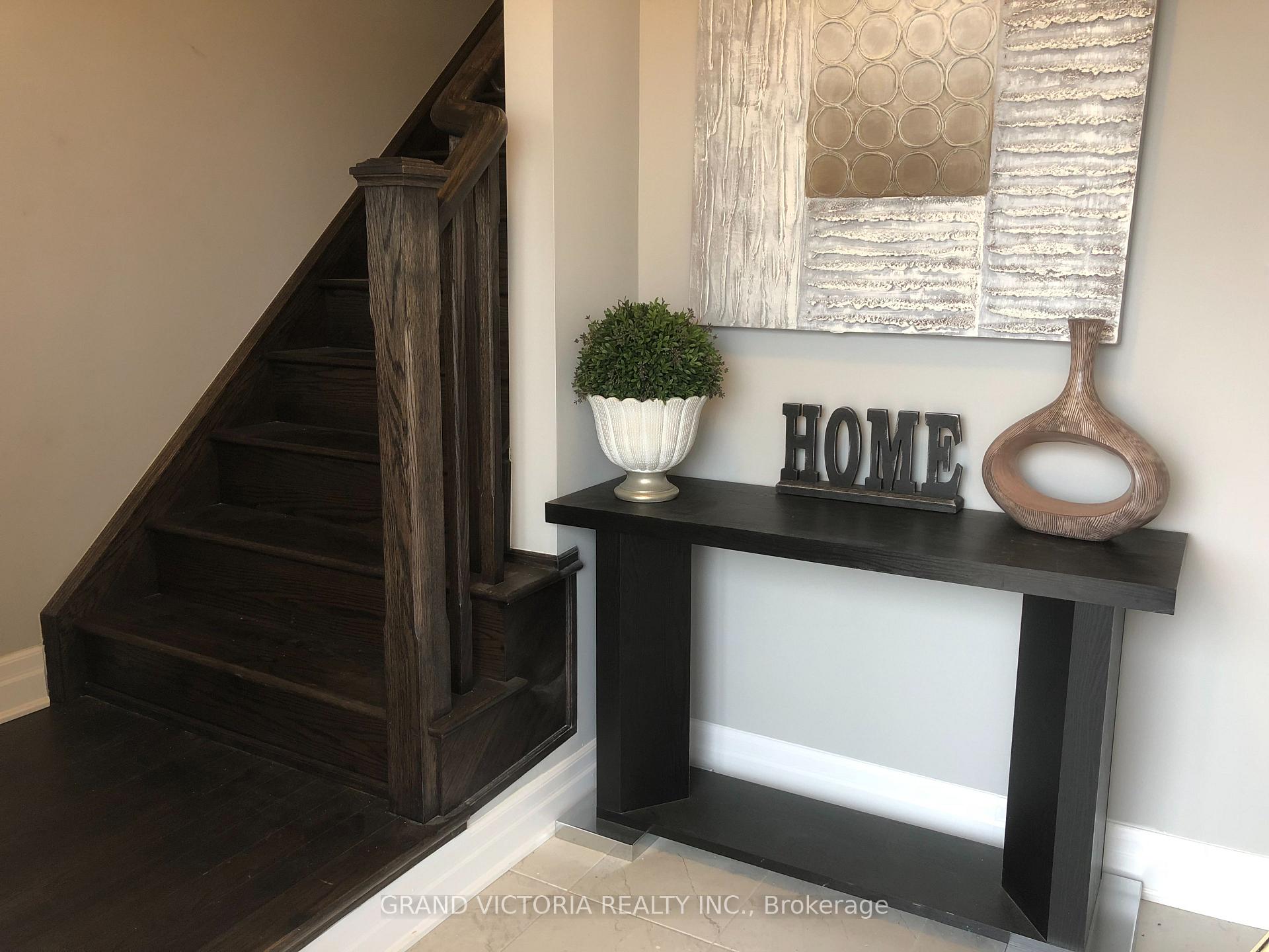 Photo 2 of Unit 10, 22 Spring Creek Drive, Hamilton, Waterdown — HOMEH