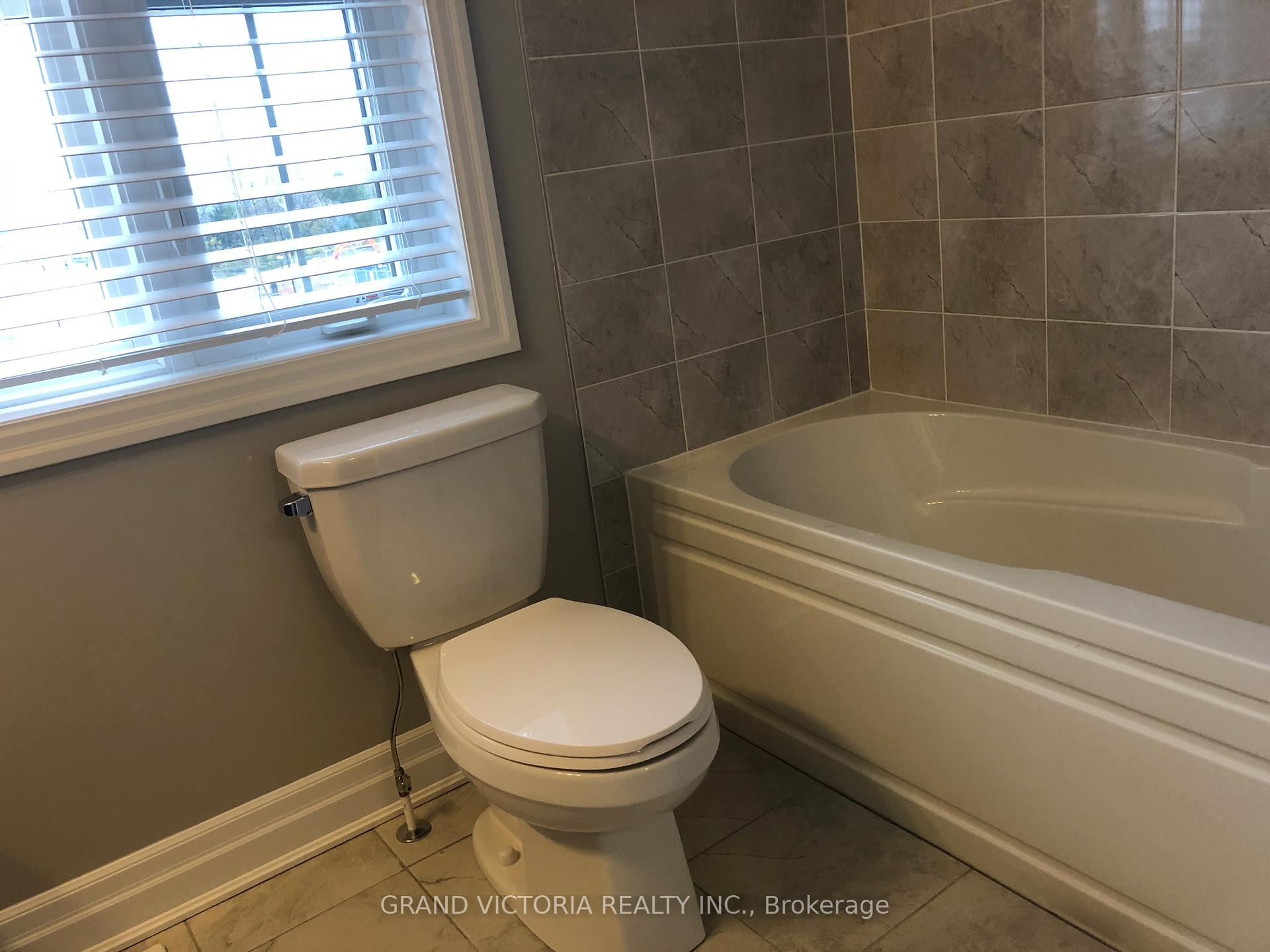 Photo 11 of Unit 10, 22 Spring Creek Drive, Hamilton, Waterdown — HOMEH