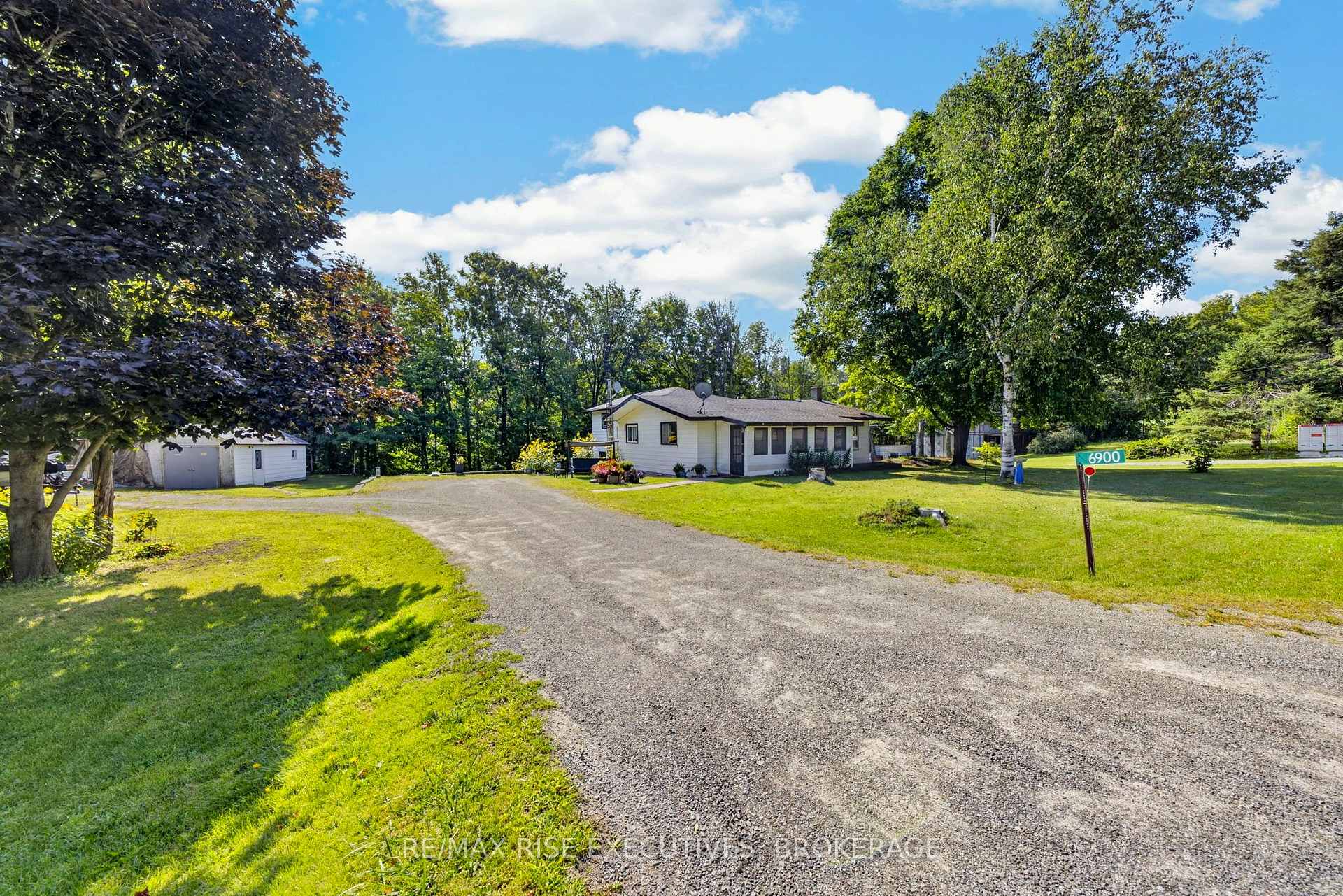 Photo 2 of 6900 Perth Road, South Frontenac, Frontenac South — HOMEH