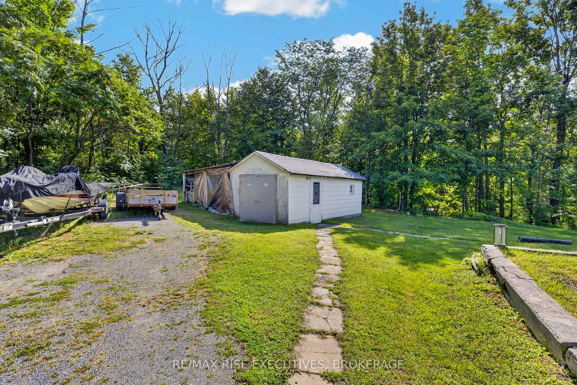Photo 3 of 6900 Perth Road, South Frontenac, Frontenac South — HOMEH