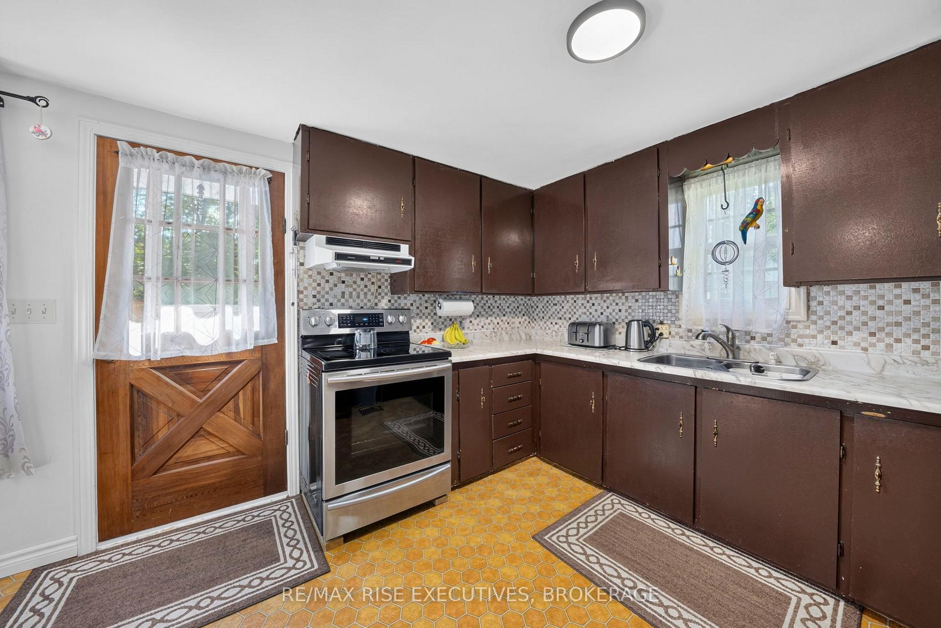 Photo 13 of 6900 Perth Road, South Frontenac, Frontenac South — HOMEH