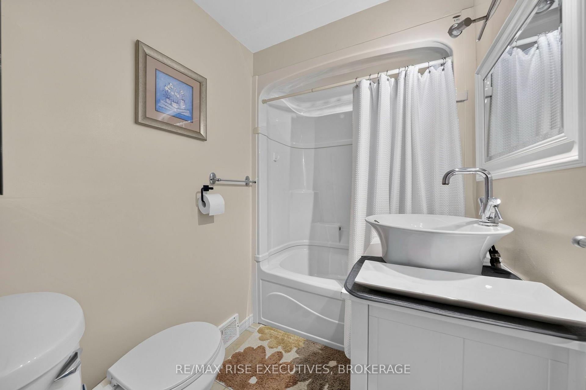 Photo 16 of 6900 Perth Road, South Frontenac, Frontenac South — HOMEH