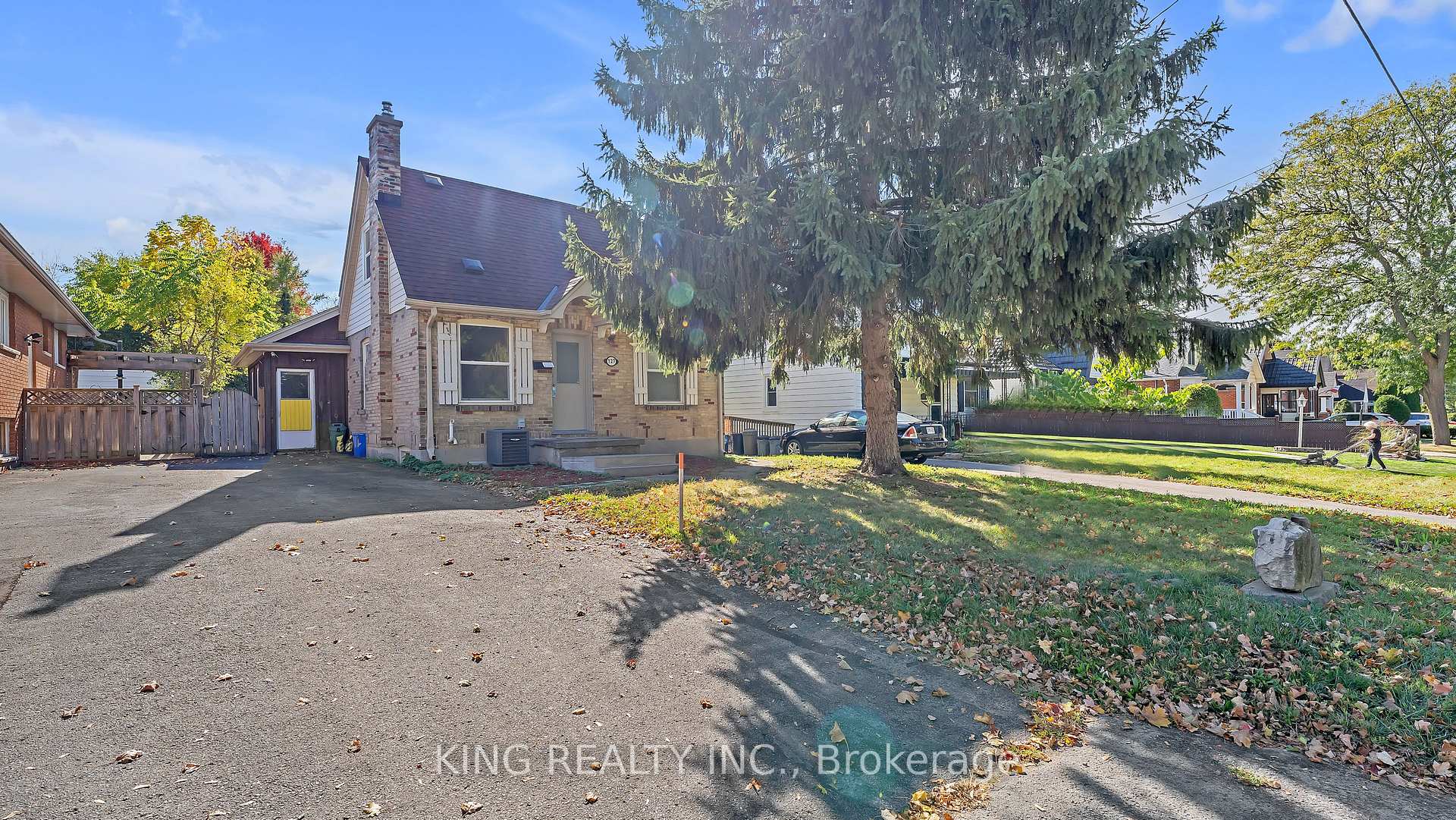 Photo 2 of 727 Whetter Avenue, London, South H — HOMEH
