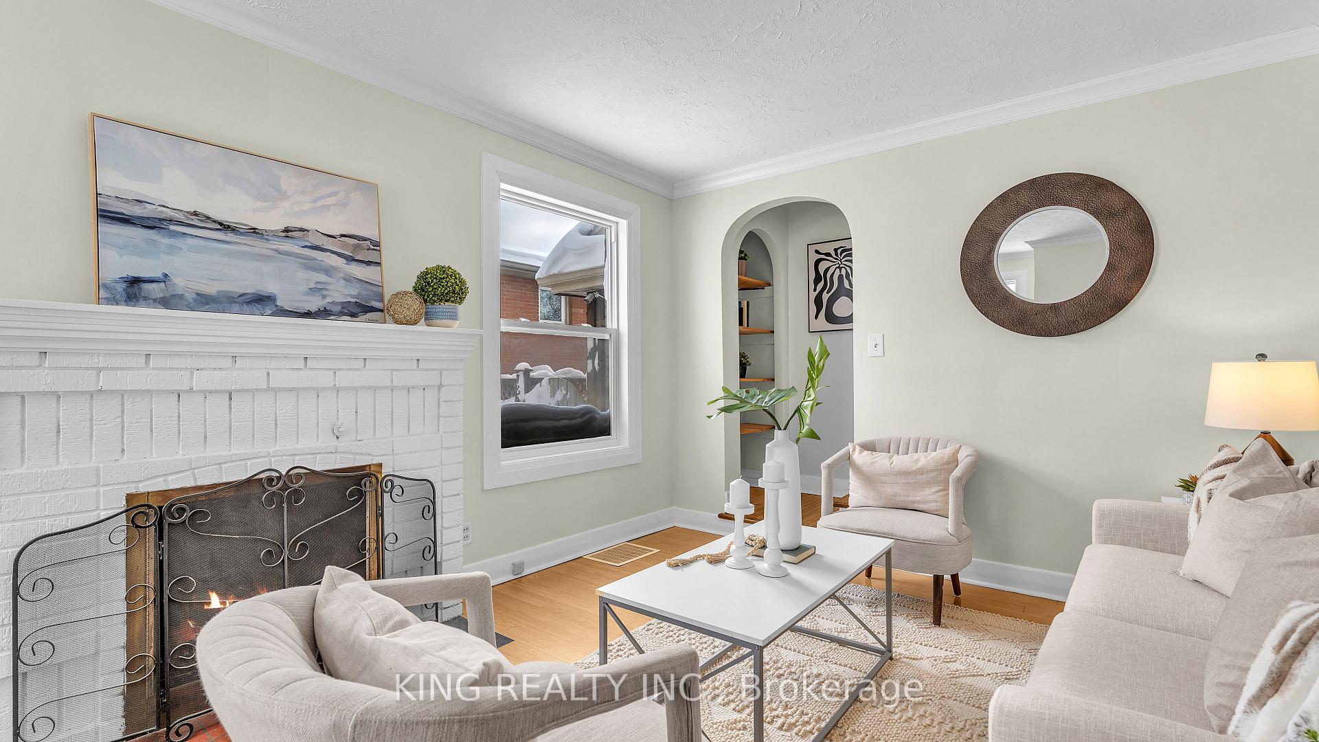Photo 5 of 727 Whetter Avenue, London, South H — HOMEH