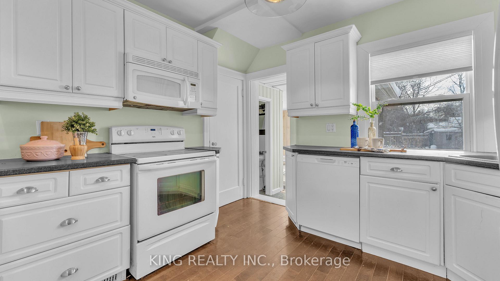 Photo 10 of 727 Whetter Avenue, London, South H — HOMEH