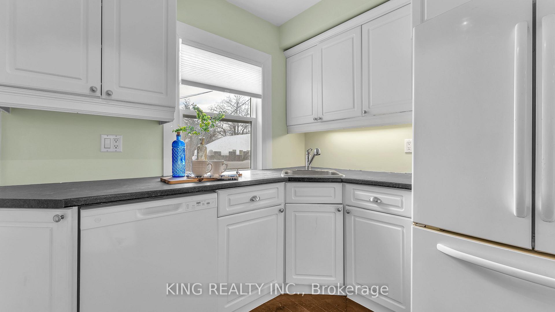 Photo 11 of 727 Whetter Avenue, London, South H — HOMEH