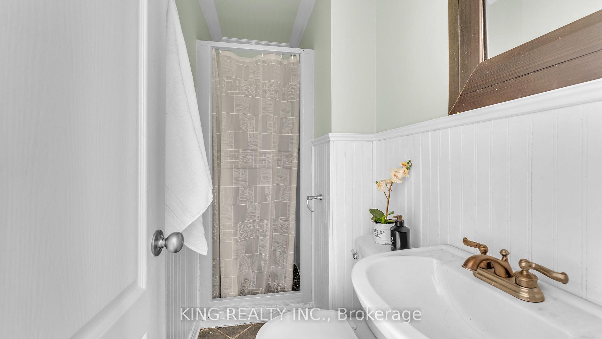 Photo 13 of 727 Whetter Avenue, London, South H — HOMEH