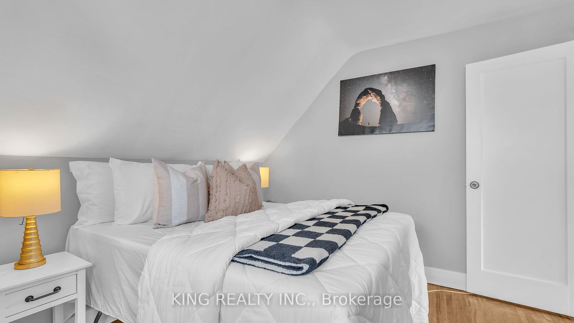 Photo 22 of 727 Whetter Avenue, London, South H — HOMEH