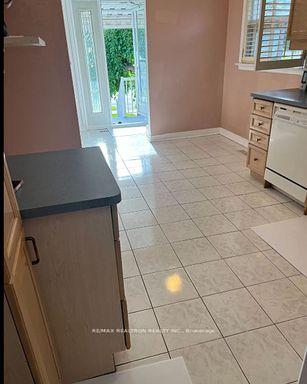 Photo 3 of 49 Janray Drive, Scarborough, Woburn — HOMEH