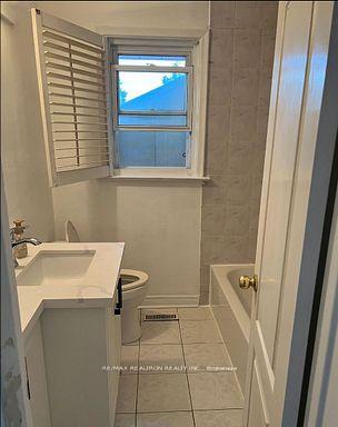 Photo 7 of 49 Janray Drive, Scarborough, Woburn — HOMEH