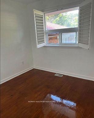 Photo 8 of 49 Janray Drive, Scarborough, Woburn — HOMEH