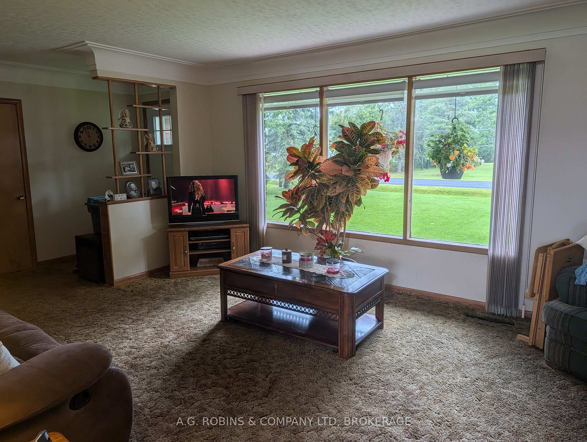 Photo 6 of 957 Ridge Road, Welland, Cooks Mills — HOMEH