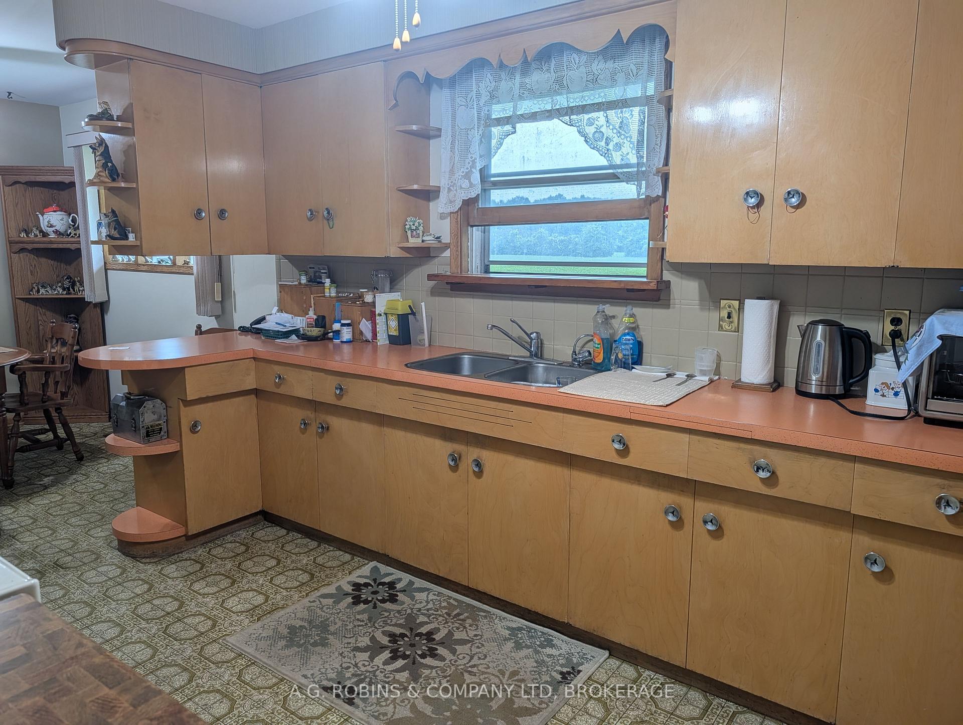 Photo 8 of 957 Ridge Road, Welland, Cooks Mills — HOMEH