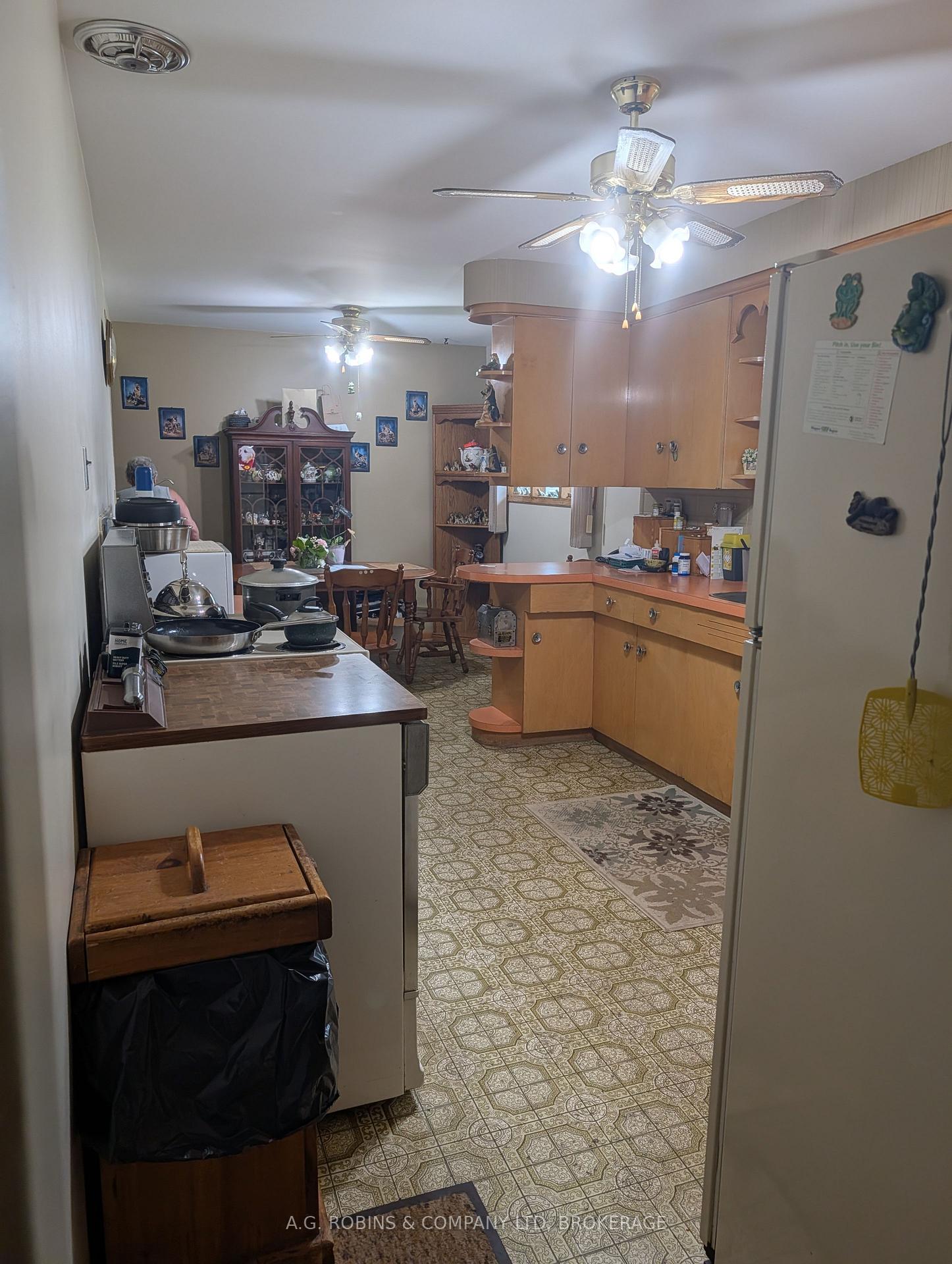 Photo 12 of 957 Ridge Road, Welland, Cooks Mills — HOMEH