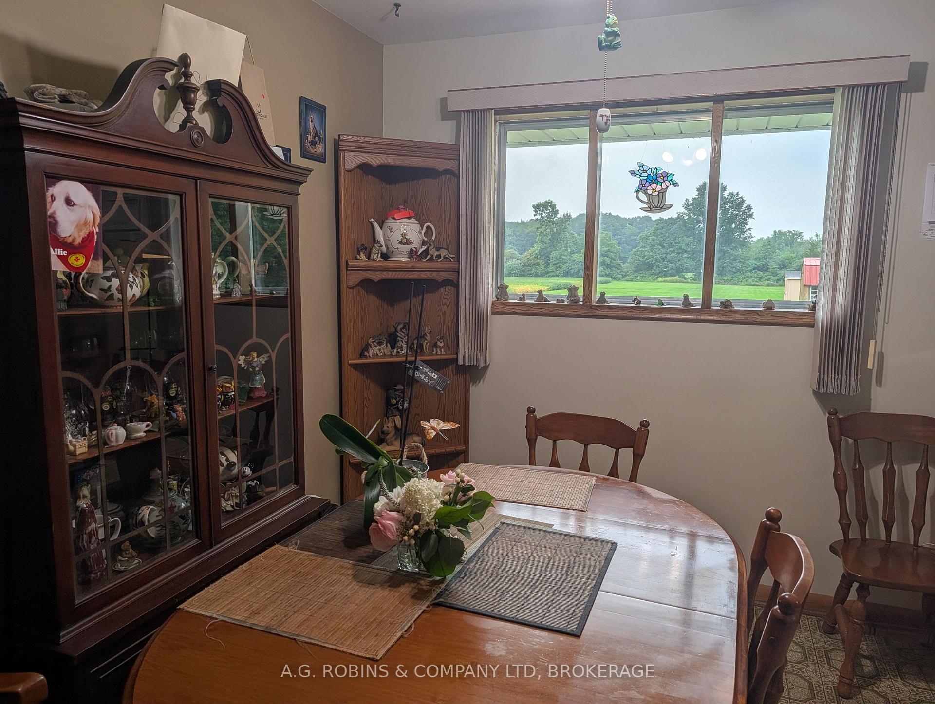 Photo 10 of 957 Ridge Road, Welland, Cooks Mills — HOMEH