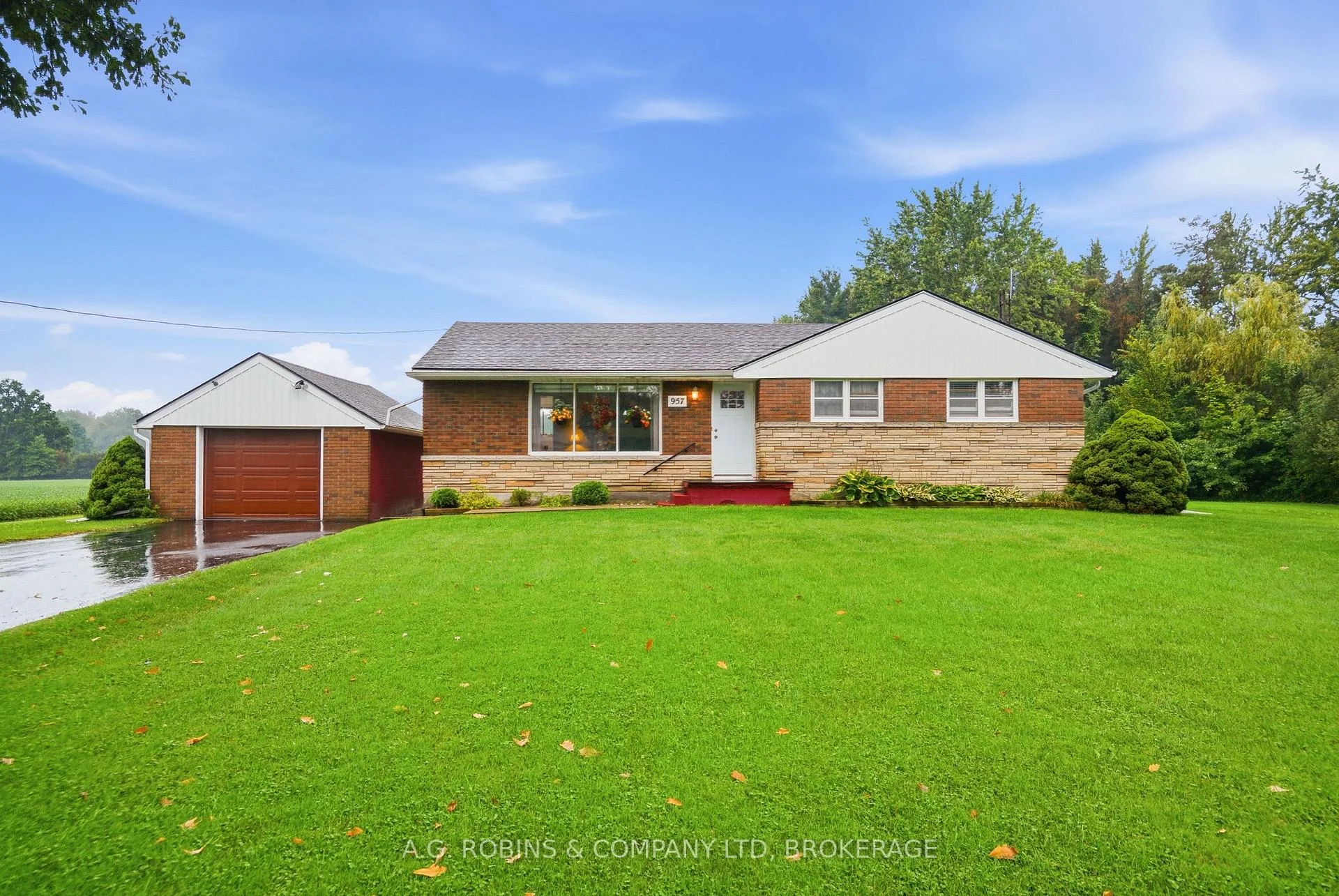 Photo 4 of 957 Ridge Road, Welland, Cooks Mills — HOMEH