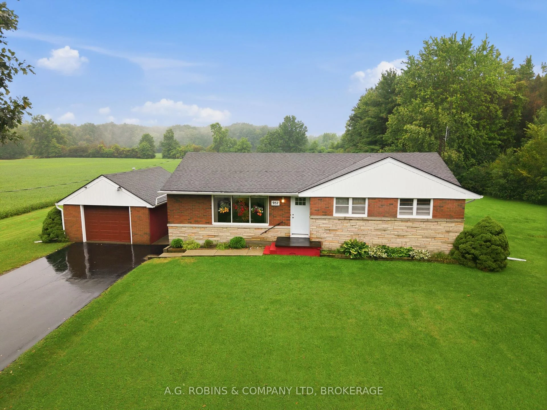 Photo 5 of 957 Ridge Road, Welland, Cooks Mills — HOMEH