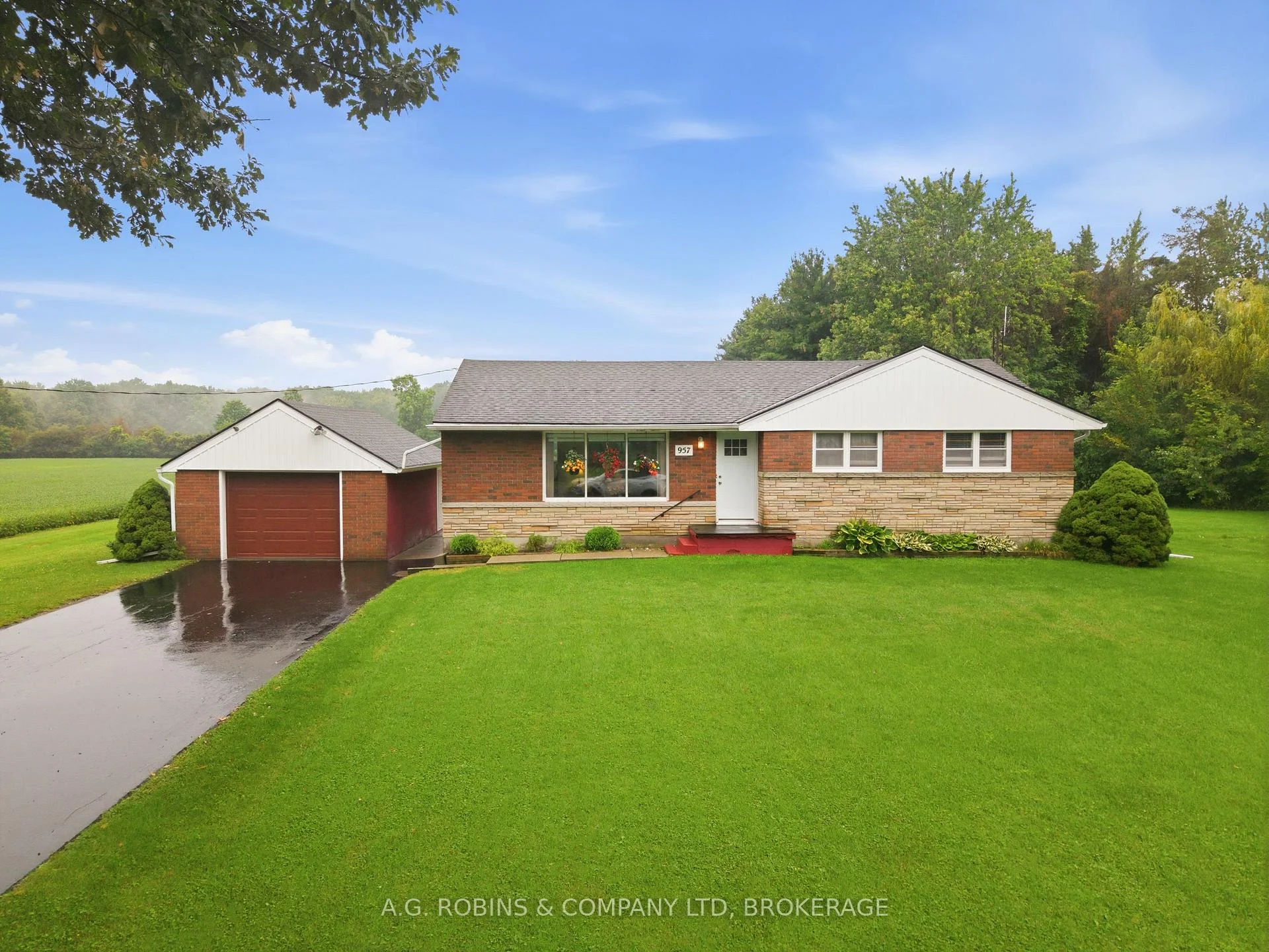 Photo 11 of 957 Ridge Road, Welland, Cooks Mills — HOMEH