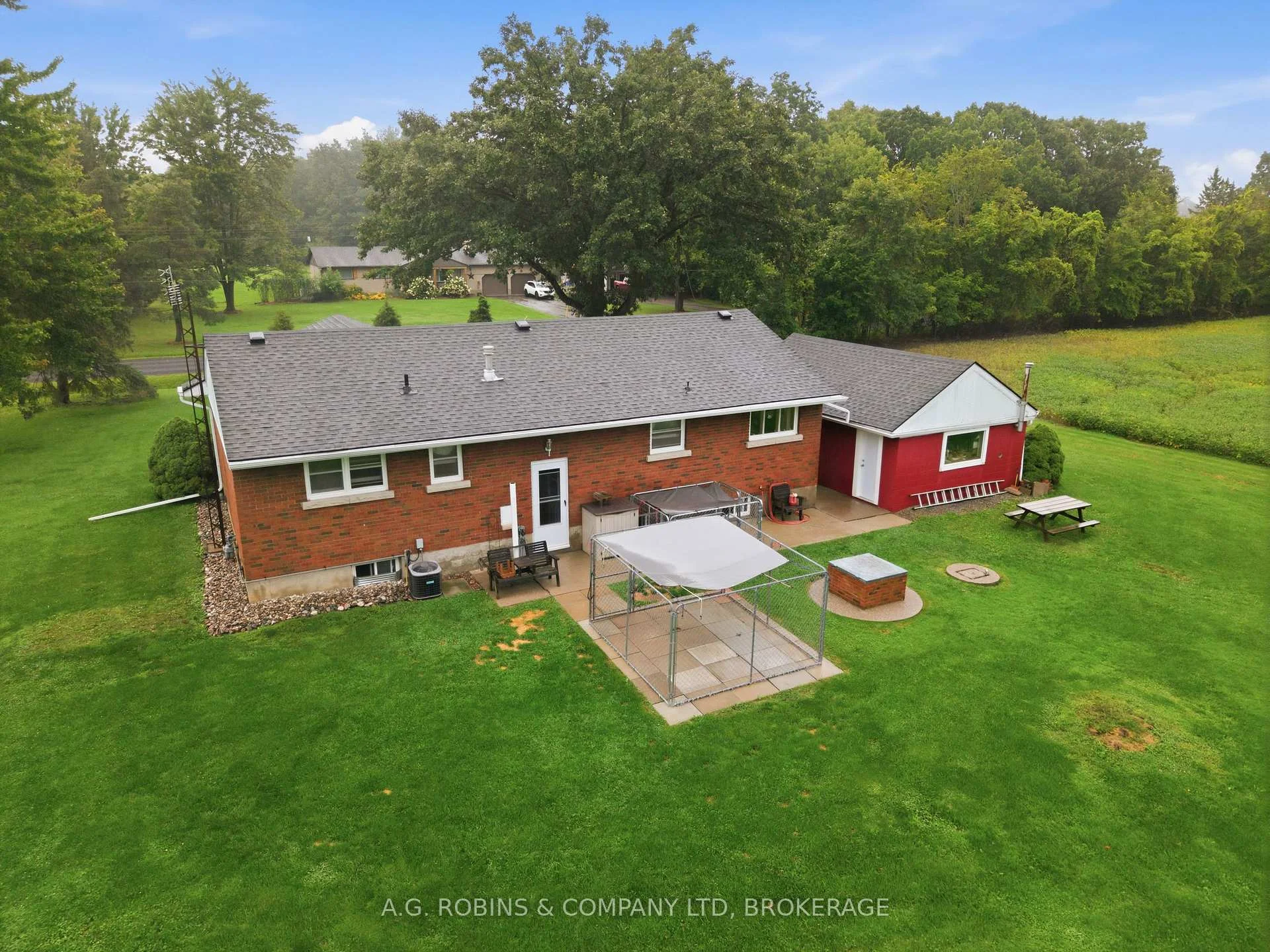 Photo 13 of 957 Ridge Road, Welland, Cooks Mills — HOMEH