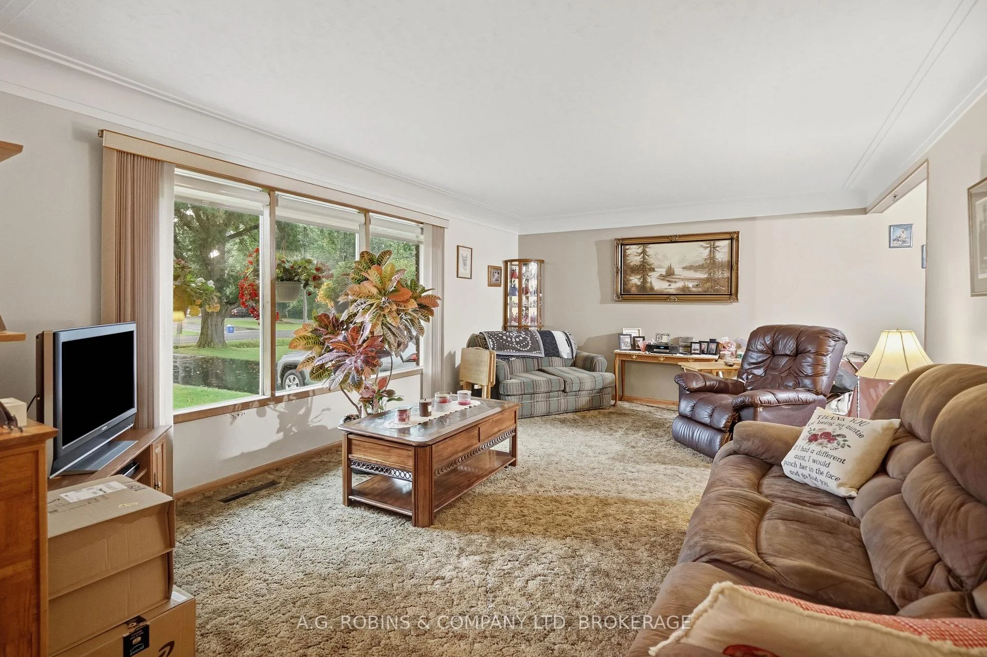 Photo 25 of 957 Ridge Road, Welland, Cooks Mills — HOMEH