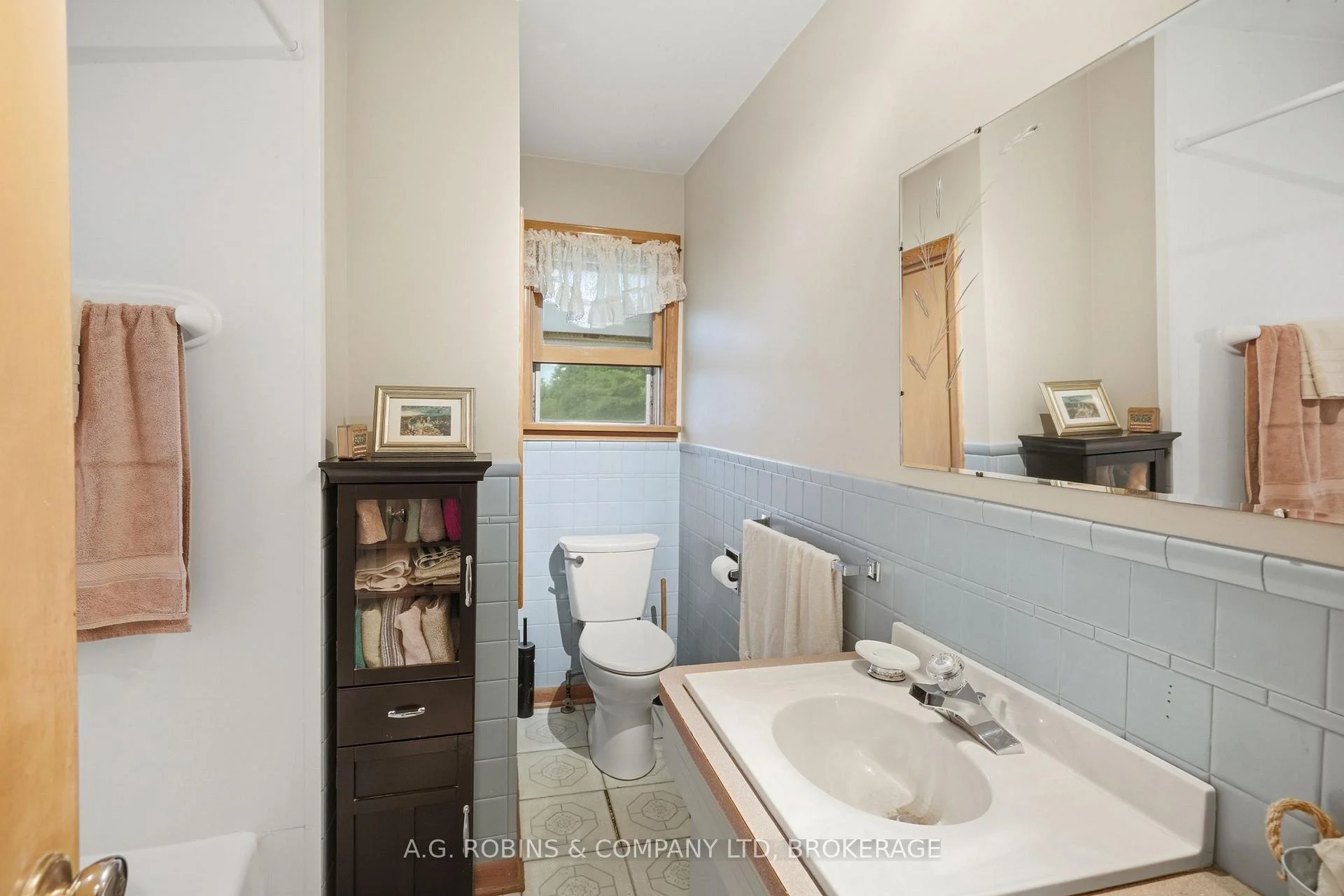 Photo 37 of 957 Ridge Road, Welland, Cooks Mills — HOMEH