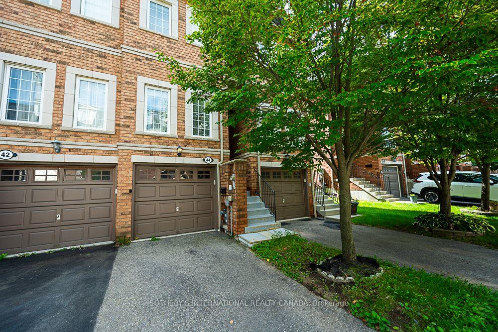 Photo 3 of Unit 44, 435 Hensall Circle, Mississauga, Cooksville — HOMEH