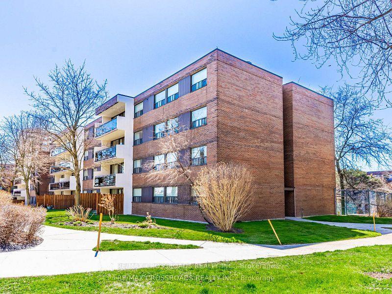 Front of Unit 111, 20 Sunrise Avenue