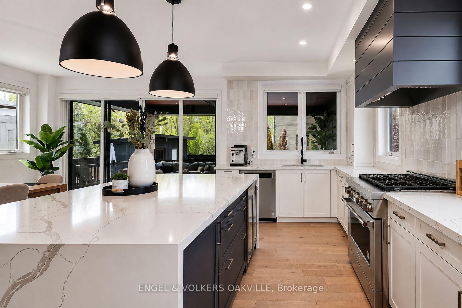 Photo 4 of 117 Stoneleigh Drive, Blue Mountains — HOMEH