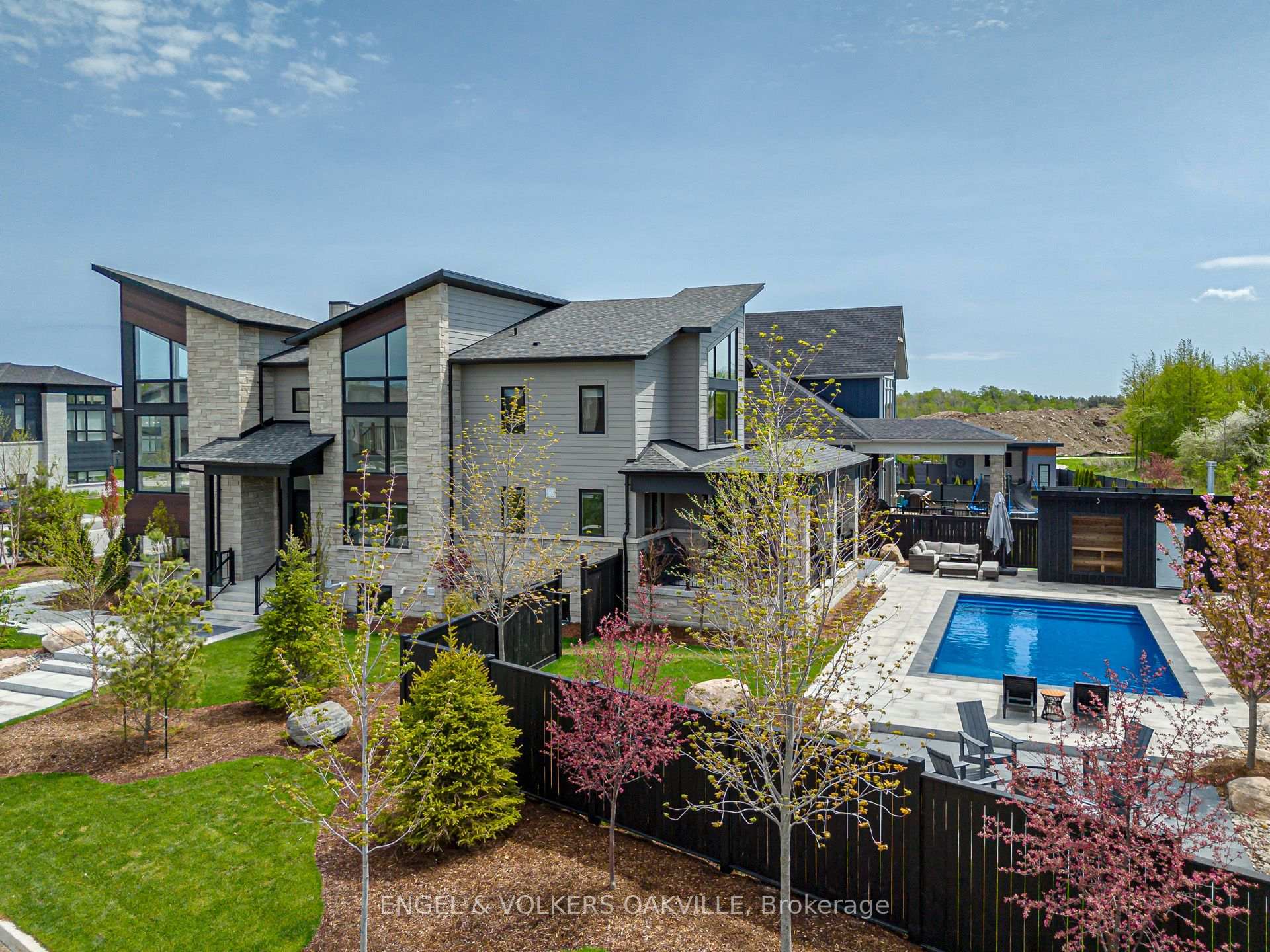 Photo 8 of 117 Stoneleigh Drive, Blue Mountains — HOMEH
