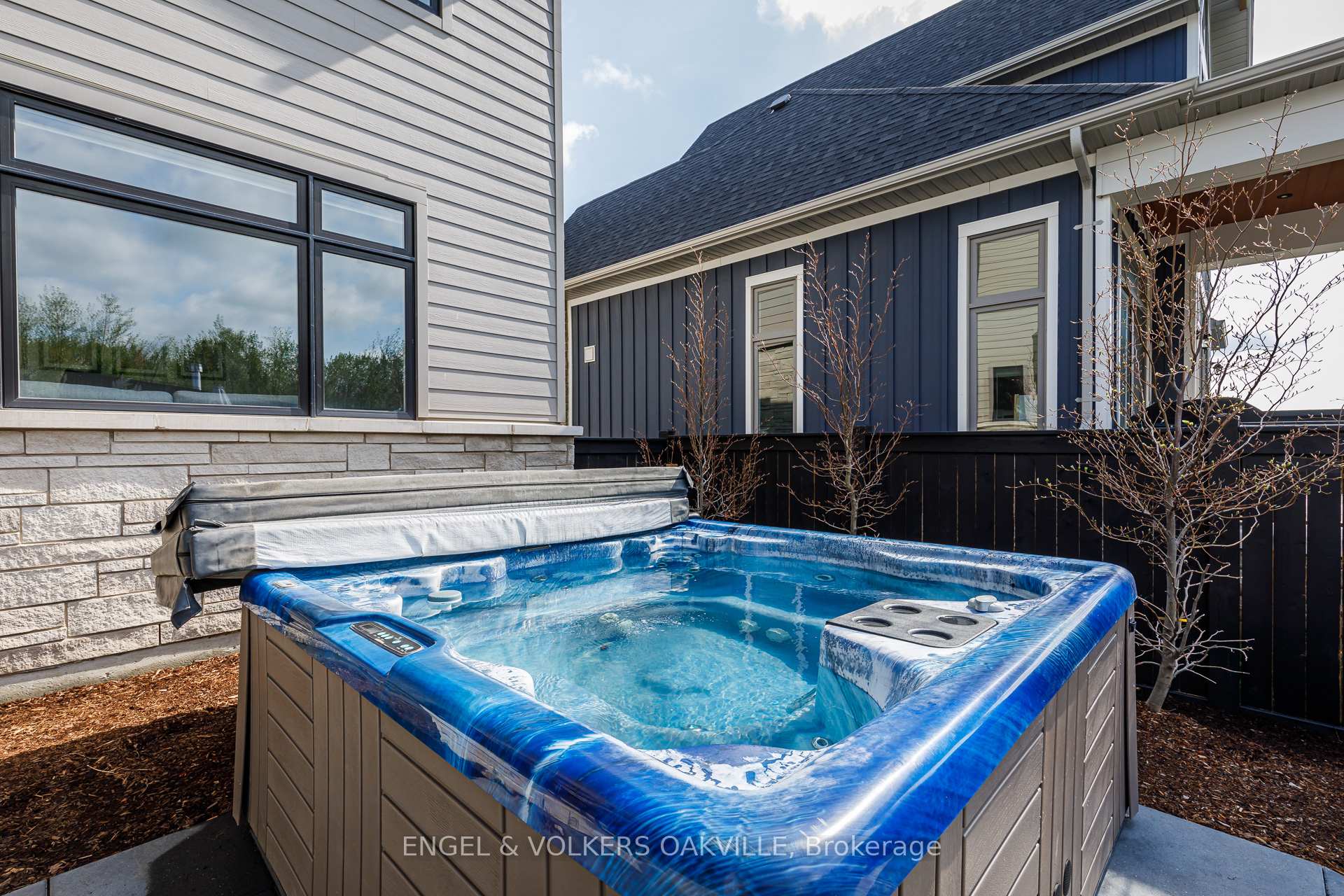 Photo 16 of 117 Stoneleigh Drive, Blue Mountains — HOMEH