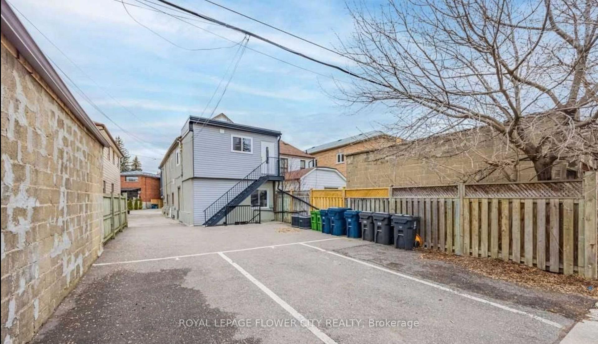 Photo 2 of 29 Bernice Crescent, Toronto, Rockcliffe-Smythe — HOMEH