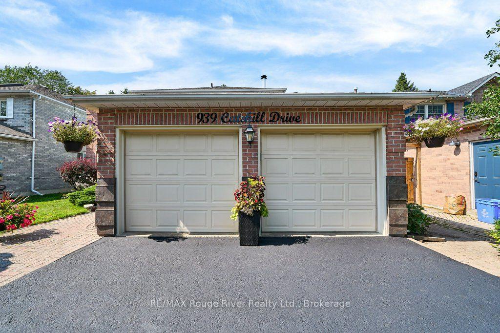 Photo 5 of 939 Catskill Drive, Oshawa, Northglen — HOMEH