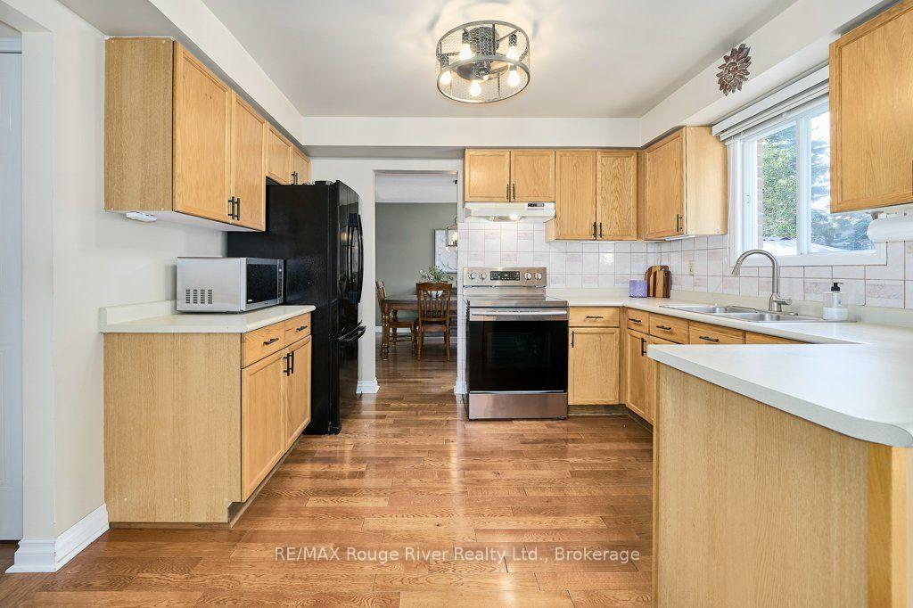 Photo 14 of 939 Catskill Drive, Oshawa, Northglen — HOMEH