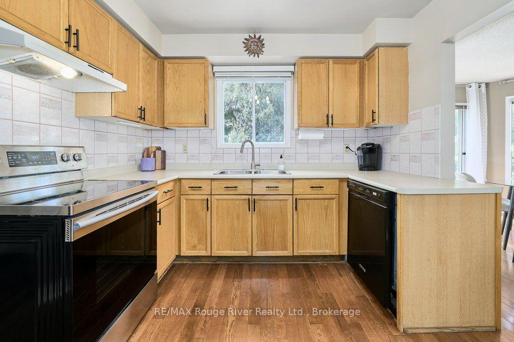 Photo 15 of 939 Catskill Drive, Oshawa, Northglen — HOMEH