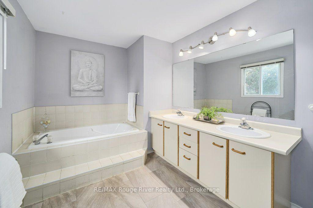 Photo 33 of 939 Catskill Drive, Oshawa, Northglen — HOMEH