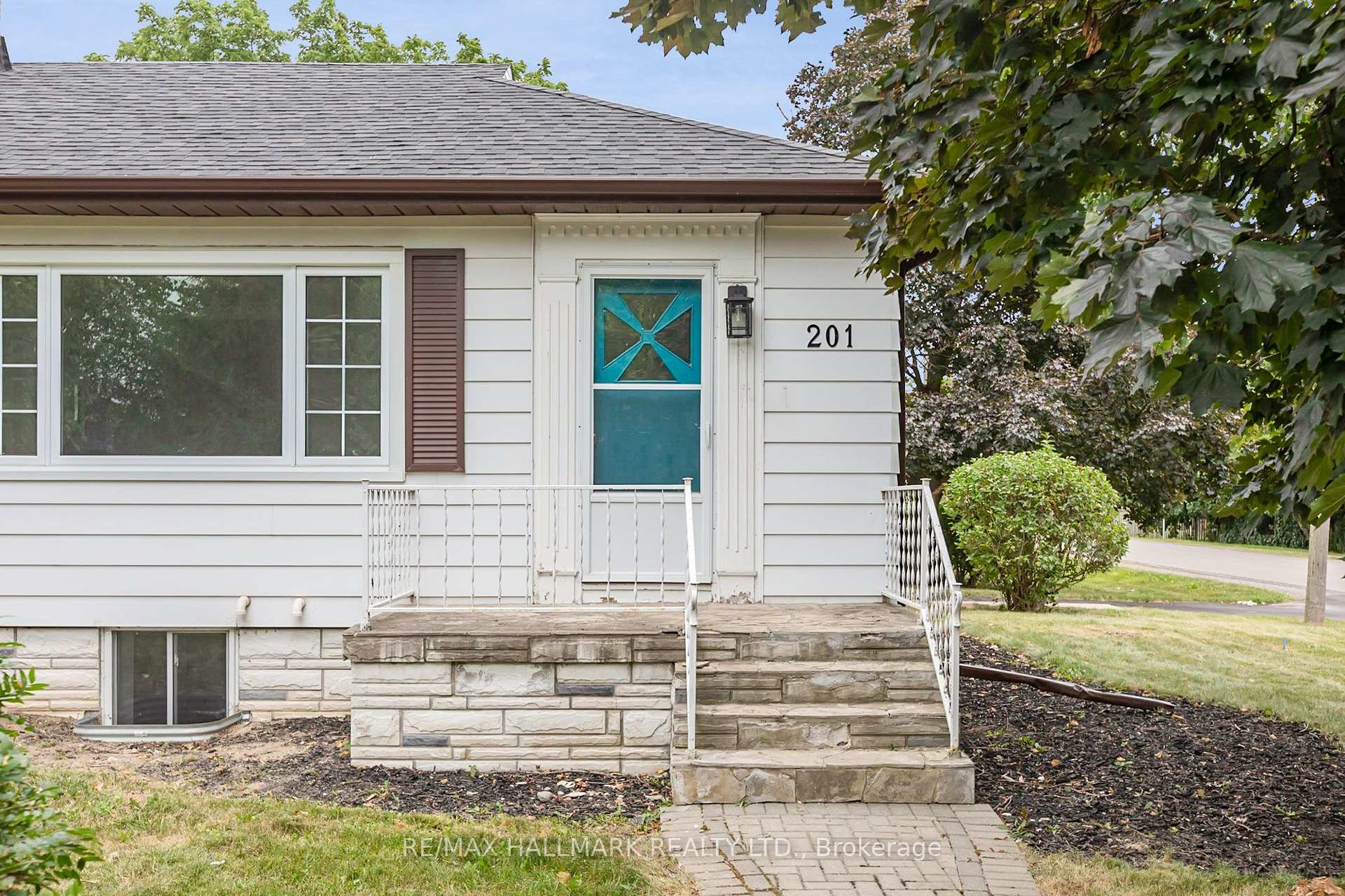 Photo 3 of Unit Upper, 201 High Street, Whitby, Downtown Whitby — HOMEH