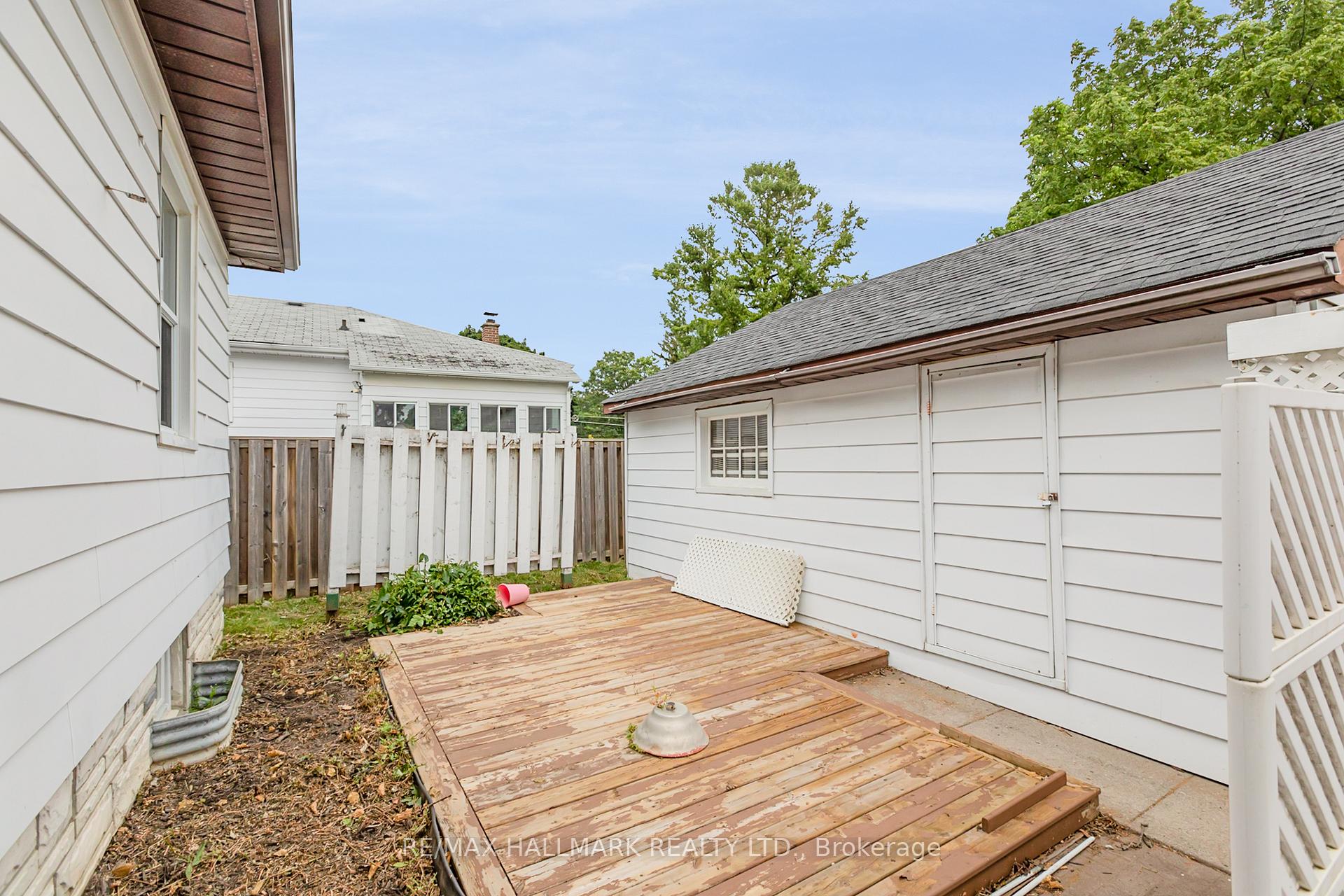 Photo 4 of Unit Upper, 201 High Street, Whitby, Downtown Whitby — HOMEH