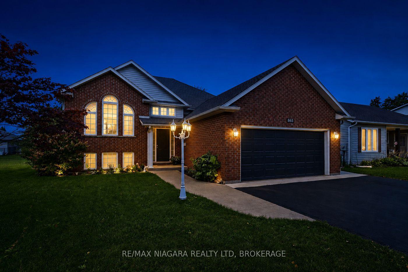Front of 865 Canada Drive