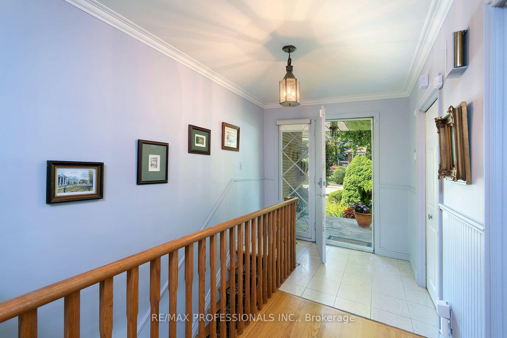 Photo 7 of 17 Clearside Place, Etobicoke, Markland Wood — HOMEH