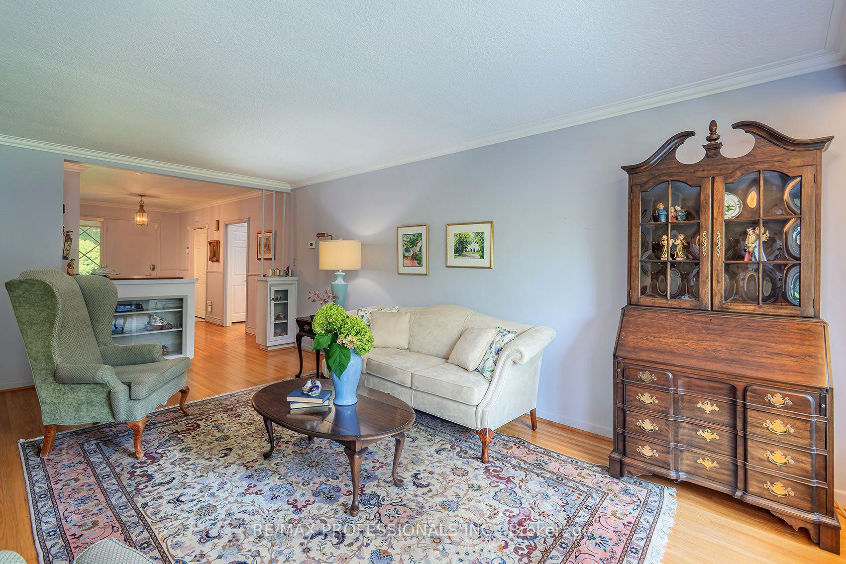 Photo 9 of 17 Clearside Place, Etobicoke, Markland Wood — HOMEH