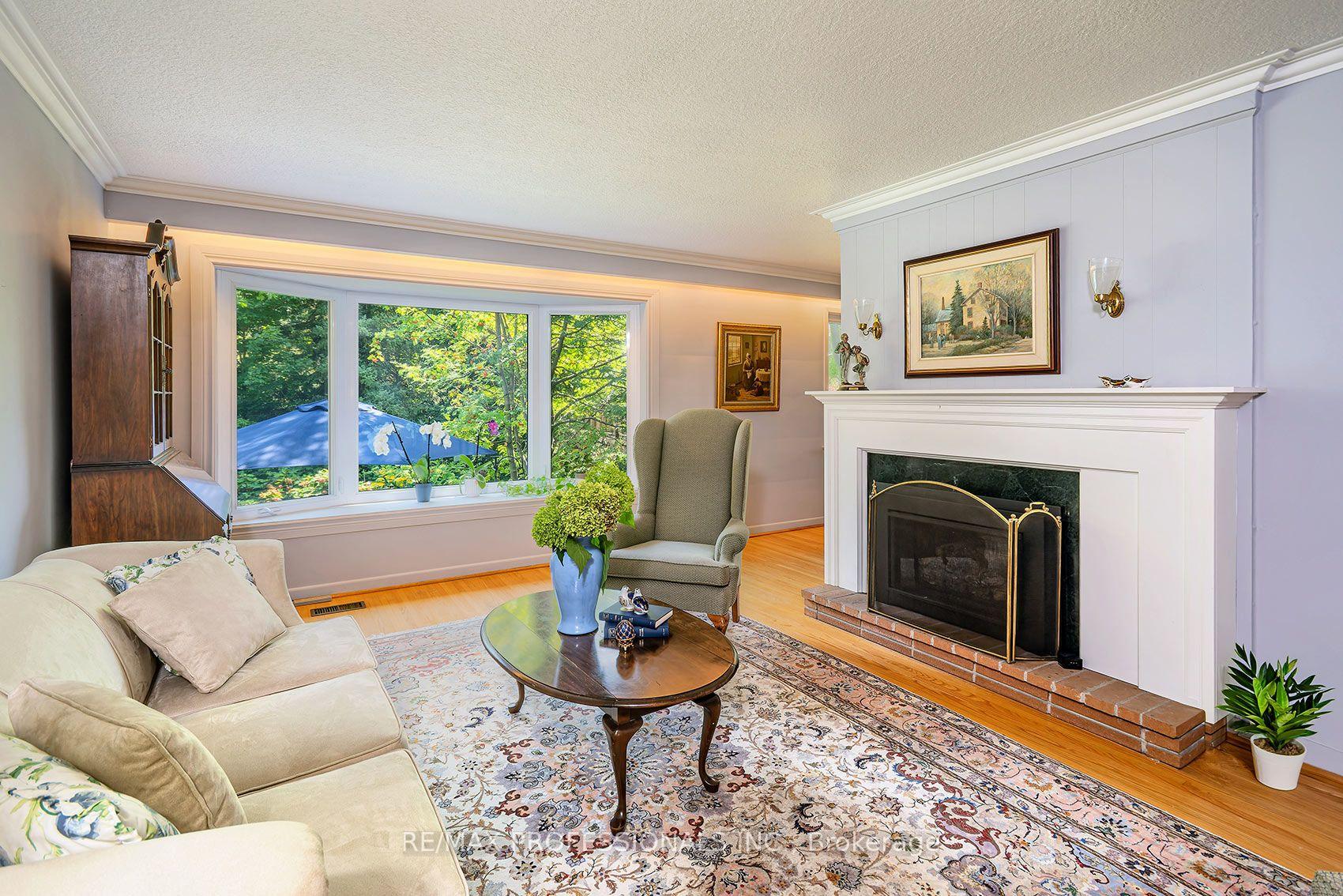 Photo 10 of 17 Clearside Place, Etobicoke, Markland Wood — HOMEH