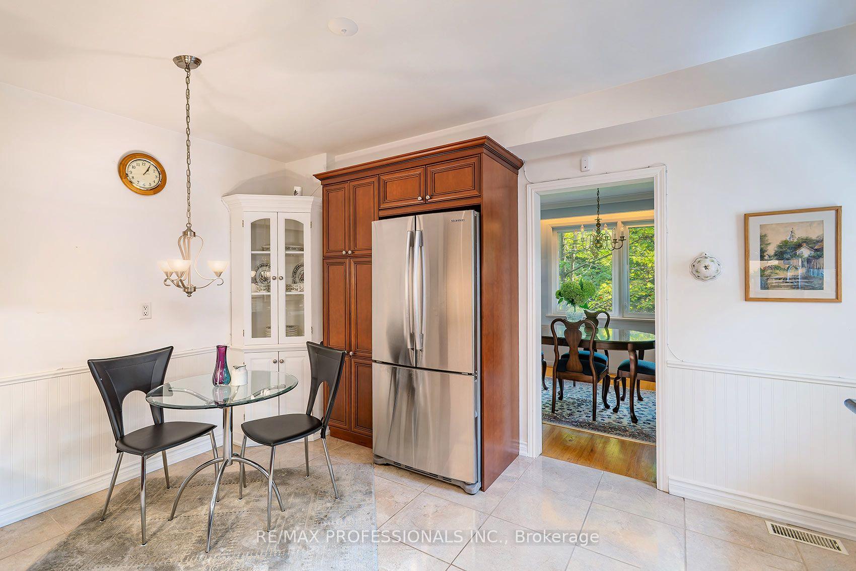 Photo 14 of 17 Clearside Place, Etobicoke, Markland Wood — HOMEH
