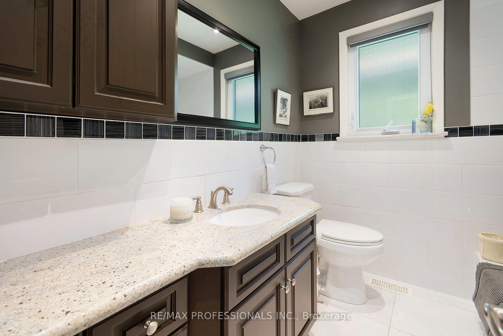 Photo 23 of 17 Clearside Place, Etobicoke, Markland Wood — HOMEH