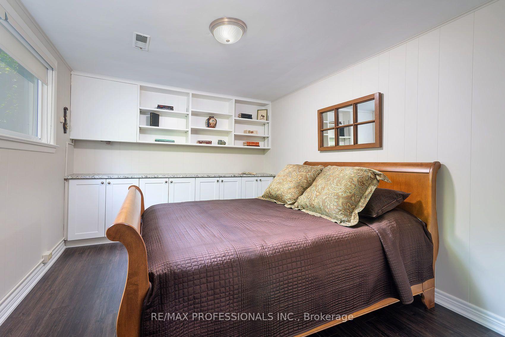 Photo 29 of 17 Clearside Place, Etobicoke, Markland Wood — HOMEH