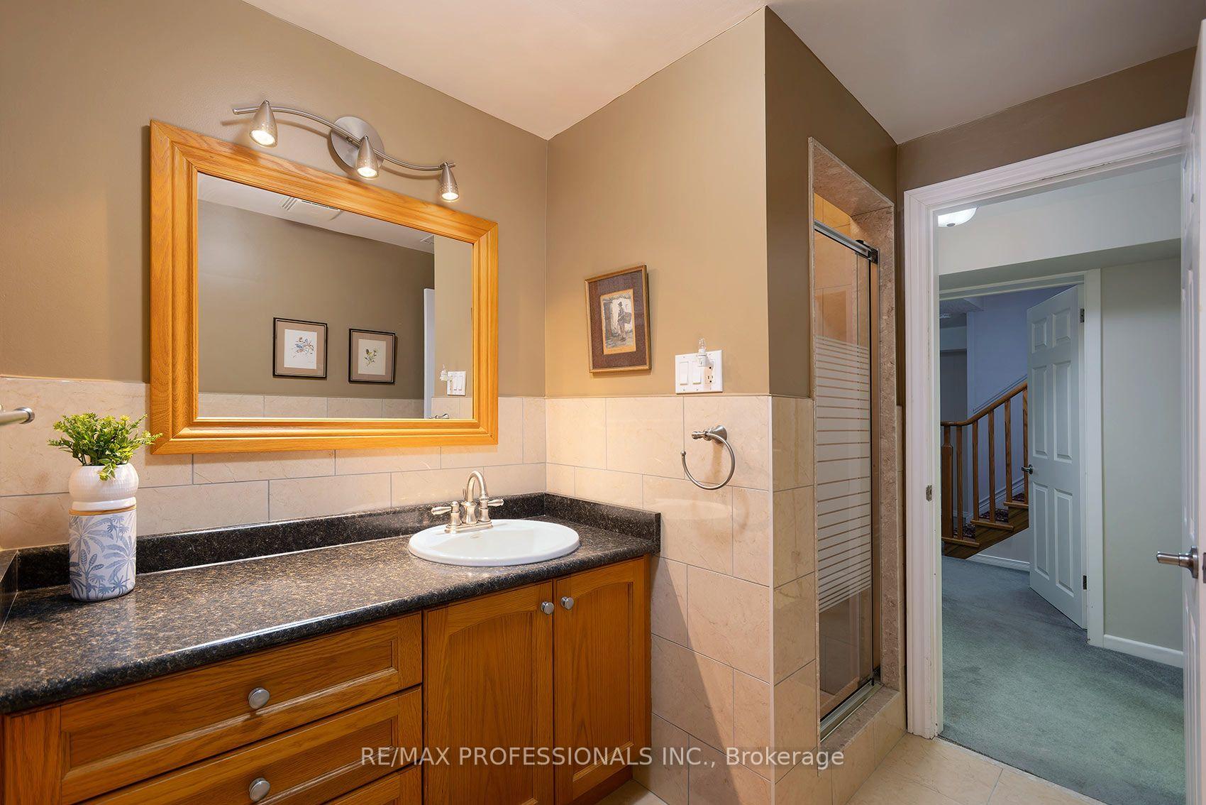 Photo 31 of 17 Clearside Place, Etobicoke, Markland Wood — HOMEH
