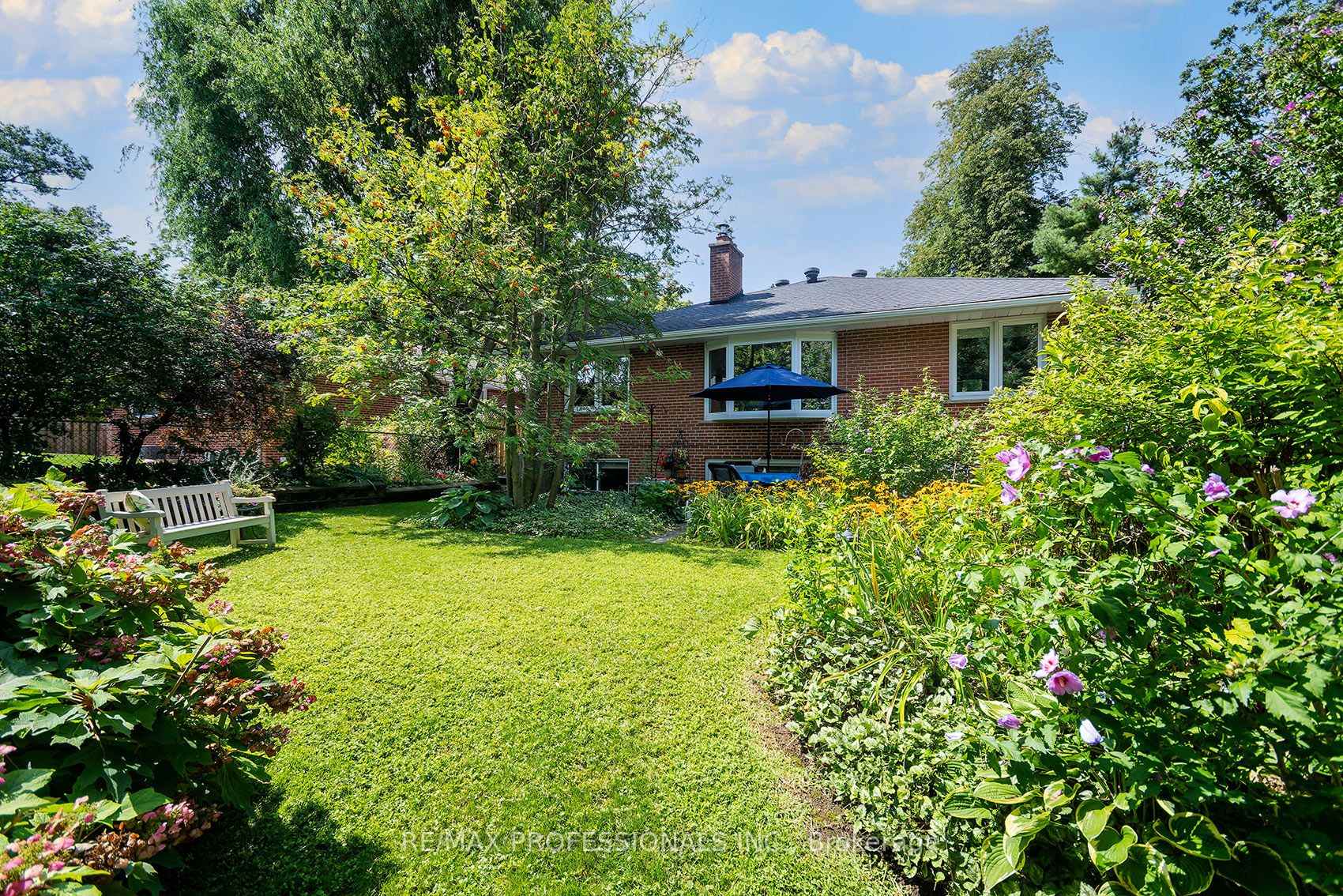 Photo 32 of 17 Clearside Place, Etobicoke, Markland Wood — HOMEH