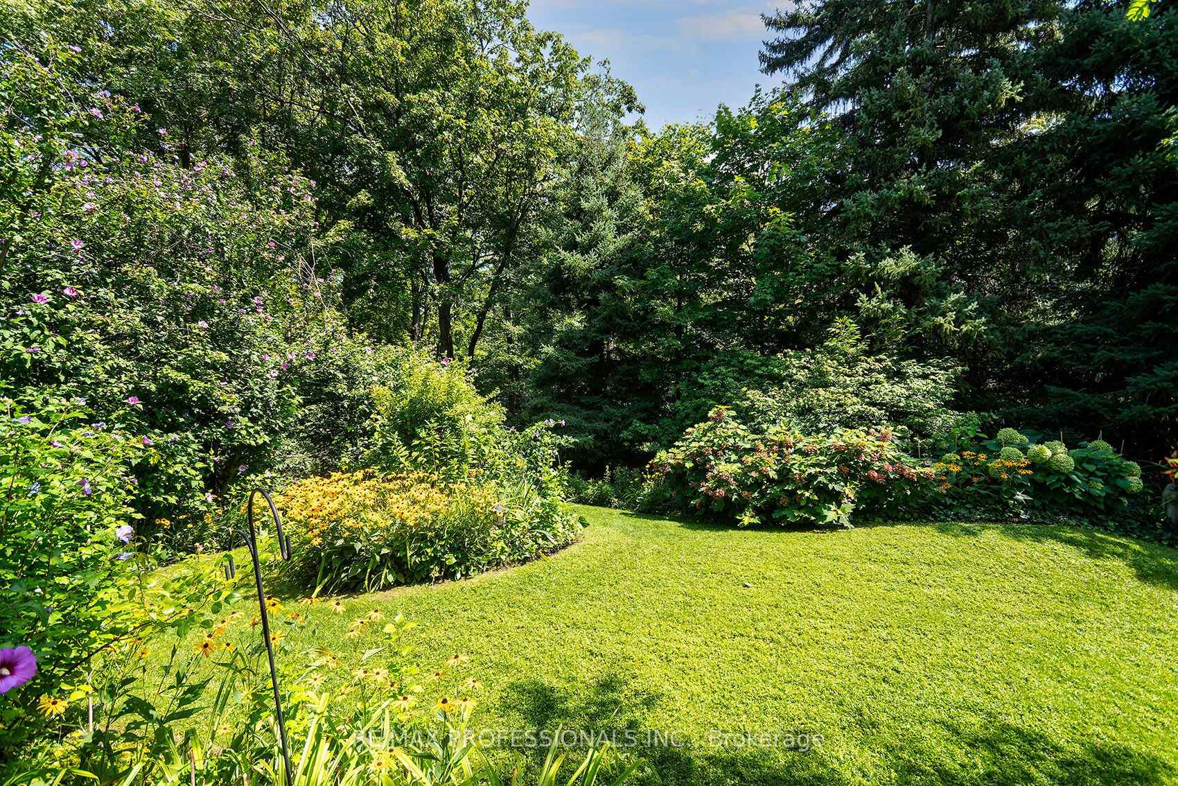 Photo 33 of 17 Clearside Place, Etobicoke, Markland Wood — HOMEH