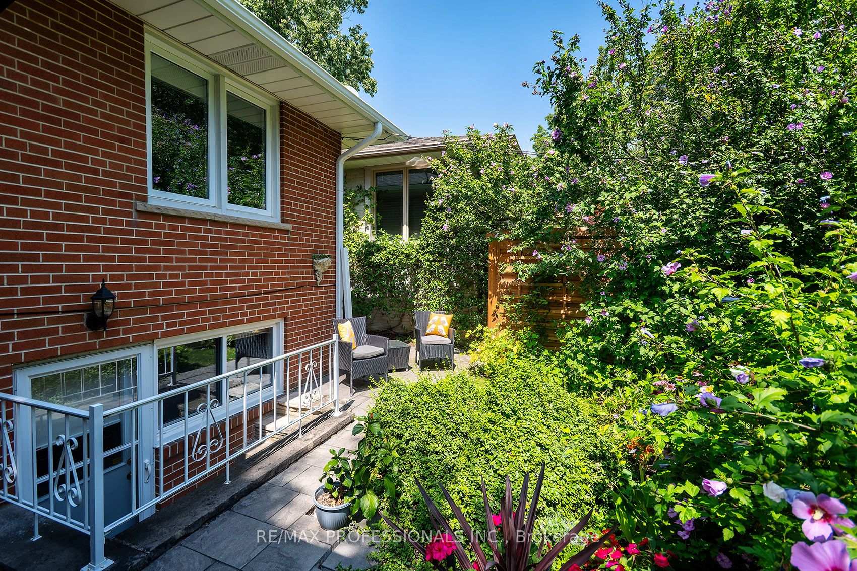Photo 34 of 17 Clearside Place, Etobicoke, Markland Wood — HOMEH